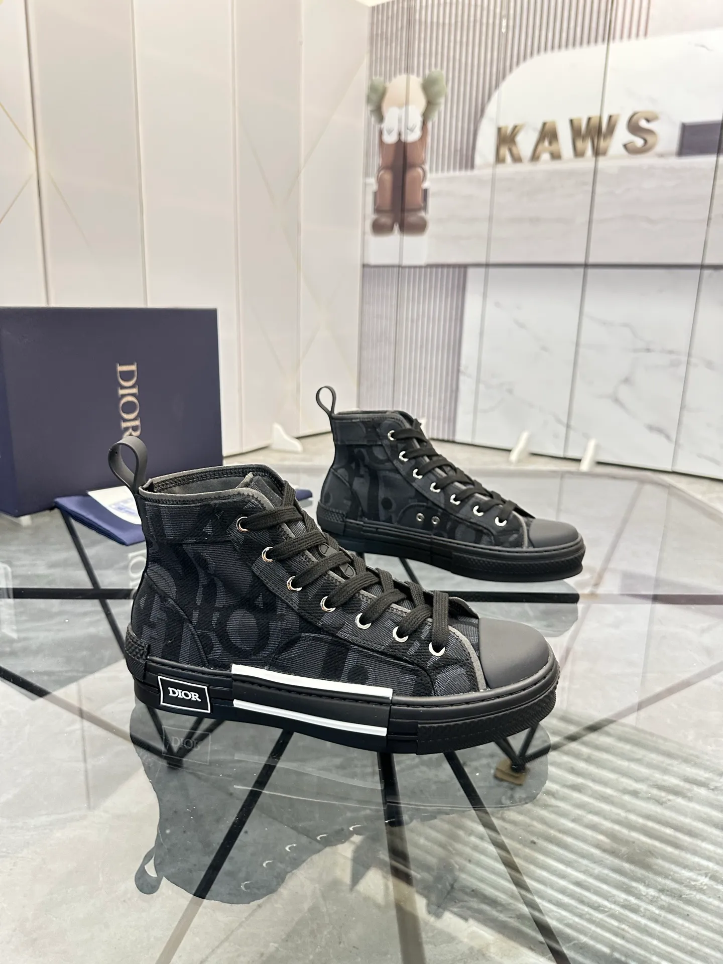 Selling men's shoes 💰: 💰P460¥ Product trademark: Dio* "Dior*" high-top casual shoes Regular size: 36-45 (can be customized to 46) Couple style B23 Product materials: Upper imported original fabric, breathable lining, original outsole. No.: 007